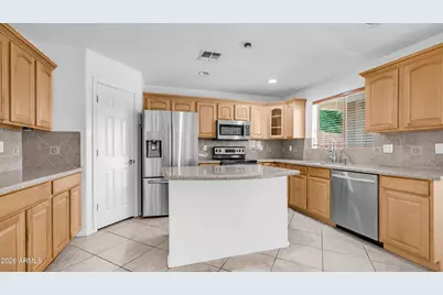 300 S 151st Avenue, Goodyear, AZ 85338 - Photo 6