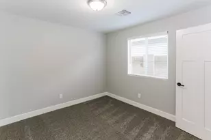 4656 S 38th Ln, Phoenix, AZ 85041 - Photo 12