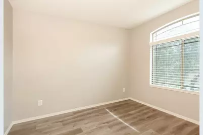 12924 W Peppertree Lane, Glendale, AZ 85307 - Photo 14