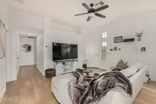 2725 E Mine Creek Rd, Phoenix, AZ 85024 - Photo 8