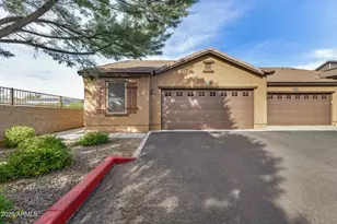 2725 E Mine Creek Rd, Phoenix, AZ 85024 - Photo 2