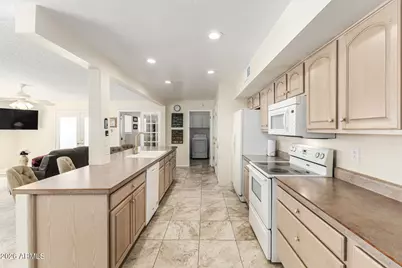 11801 N Coggins Drive, Sun City, AZ 85351 - Photo 10