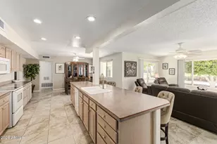 11801 N Coggins Dr, Sun City, AZ 85351 - Photo 2