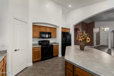 17616 W Bloomfield Road, Surprise, AZ 85388 - Photo 16