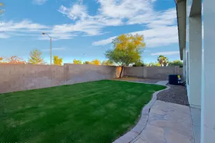 1051 S Honeysuckle Ln, Gilbert, AZ 85296 - Photo 16