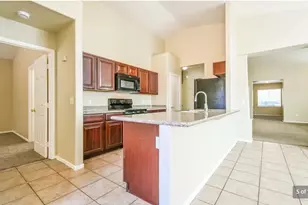 7002 S 40th Ln, Phoenix, AZ 85041 - Photo 4