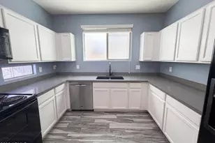 7763 W Pipestone Pl, Phoenix, AZ 85035 - Photo 2