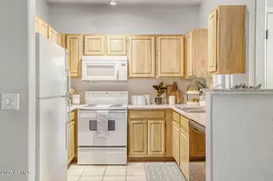 2929 W Yorkshire Dr, Phoenix, AZ 85027 - Photo 4