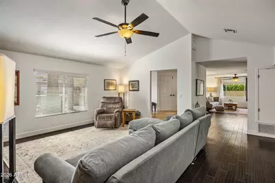 138 W Surrey Avenue, Phoenix, AZ 85029 - Photo 10