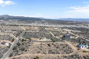 17839 S Pinon Ln, Peeples Valley, AZ 86332 - Photo 22