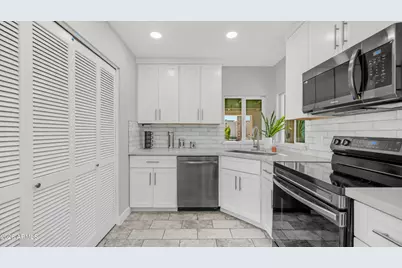 610 E Royal Palm Square N, Phoenix, AZ 85020 - Photo 2