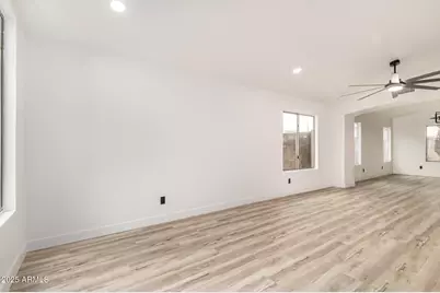 8559 W Sunnyslope Lane, Peoria, AZ 85345 - Photo 6