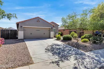 2185 E Hazeltine Way, Gilbert, AZ 85298 - Photo 2