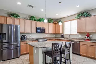 12217 W Chase Ln, Avondale, AZ 85323 - Photo 2