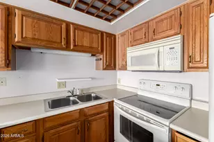 10330 W Thunderbird Blvd, Sun City, AZ 85351 - Photo 12