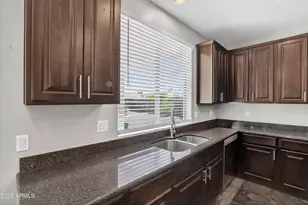 18421 W Mauna Loa Ln, Surprise, AZ 85388 - Photo 10