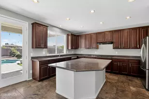 18421 W Mauna Loa Ln, Surprise, AZ 85388 - Photo 8