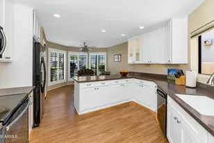 4005 E Round Hill Dr, Phoenix, AZ 85028 - Photo 8