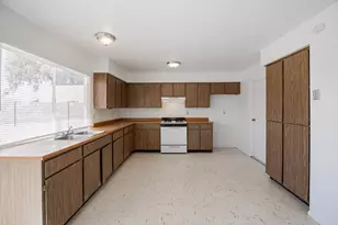 8821 W Sahuaro Dr, Peoria, AZ 85345 - Photo 16