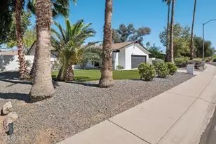 9380 E Kalil Dr, Scottsdale, AZ 85260 - Photo 4