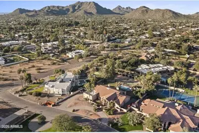 9814 N 53rd Place, Paradise Valley, AZ 85253 - Photo 2