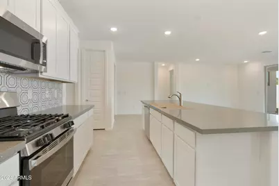 15664 W Mercer Lane, Surprise, AZ 85379 - Photo 6