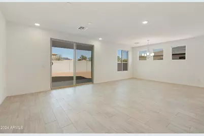 15664 W Mercer Lane, Surprise, AZ 85379 - Photo 14