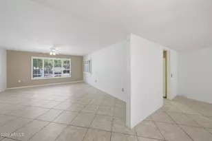 9710 W Hawthorn Ct, Sun City, AZ 85351 - Photo 8