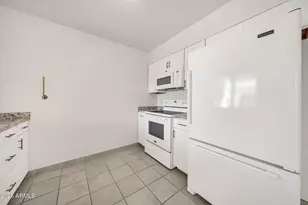 14026 N Thunderbird Blvd, Sun City, AZ 85351 - Photo 10