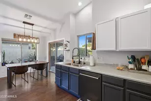 661 N Joshua Tree Ln, Gilbert, AZ 85234 - Photo 2