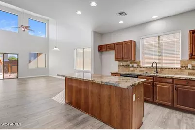 15441 W Shangri La Road, Surprise, AZ 85379 - Photo 10