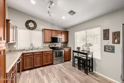 7001 N 28th Drive, Phoenix, AZ 85051 - Photo 14