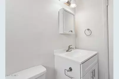 4505 W Crittenden Lane, Phoenix, AZ 85031 - Photo 16