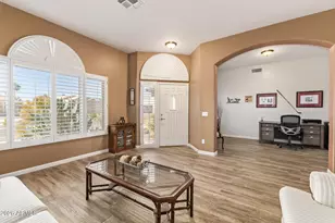 19215 N Coyote Lakes Pkwy, Surprise, AZ 85378 - Photo 10