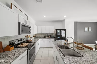 9505 W Illini Street, Tolleson, AZ 85353 - Photo 6