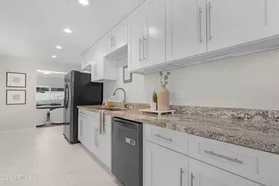 3001 N 43rd Place, Phoenix, AZ 85018 - Photo 14