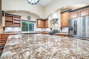 8756 W Rockwood Dr, Peoria, AZ 85382 - Photo 6