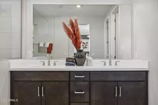 5866 E Zachary Dr, Phoenix, AZ 85054 - Photo 36