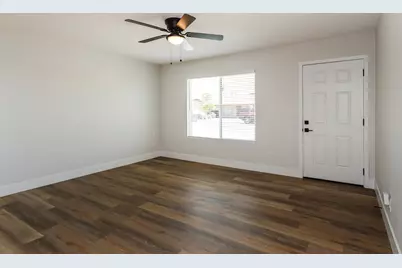 548 W Elena Avenue, Mesa, AZ 85210 - Photo 2