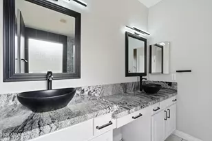 8804 W Glenn Dr, Glendale, AZ 85305 - Photo 16