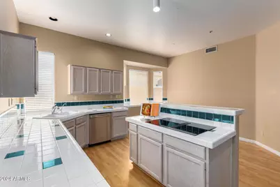 8924 E Captain Dreyfus Avenue, Scottsdale, AZ 85260 - Photo 12