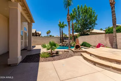 8924 E Captain Dreyfus Avenue, Scottsdale, AZ 85260 - Photo 2