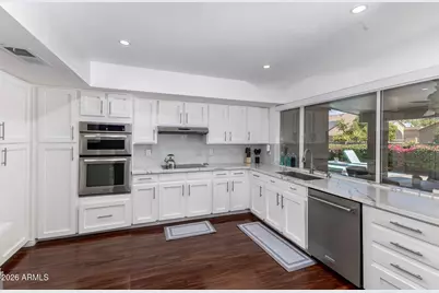 11401 N 45th Place, Phoenix, AZ 85028 - Photo 12