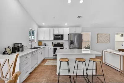 814 E Manor Drive, Chandler, AZ 85225 - Photo 2