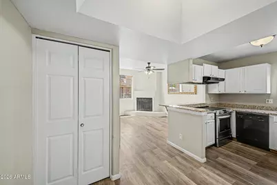 1025 E Highland Avenue #32, Phoenix, AZ 85014 - Photo 12