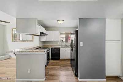 1025 E Highland Avenue #32, Phoenix, AZ 85014 - Photo 10