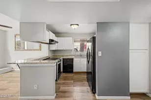 1025 E Highland Ave, Phoenix, AZ 85014 - Photo 10