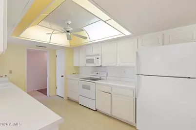 10606 W El Capitan Circle, Sun City, AZ 85351 - Photo 6