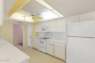 10606 W El Capitan Cir, Sun City, AZ 85351 - Photo 6