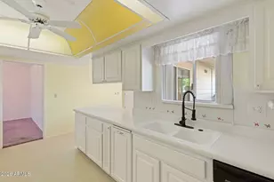 10606 W El Capitan Cir, Sun City, AZ 85351 - Photo 4